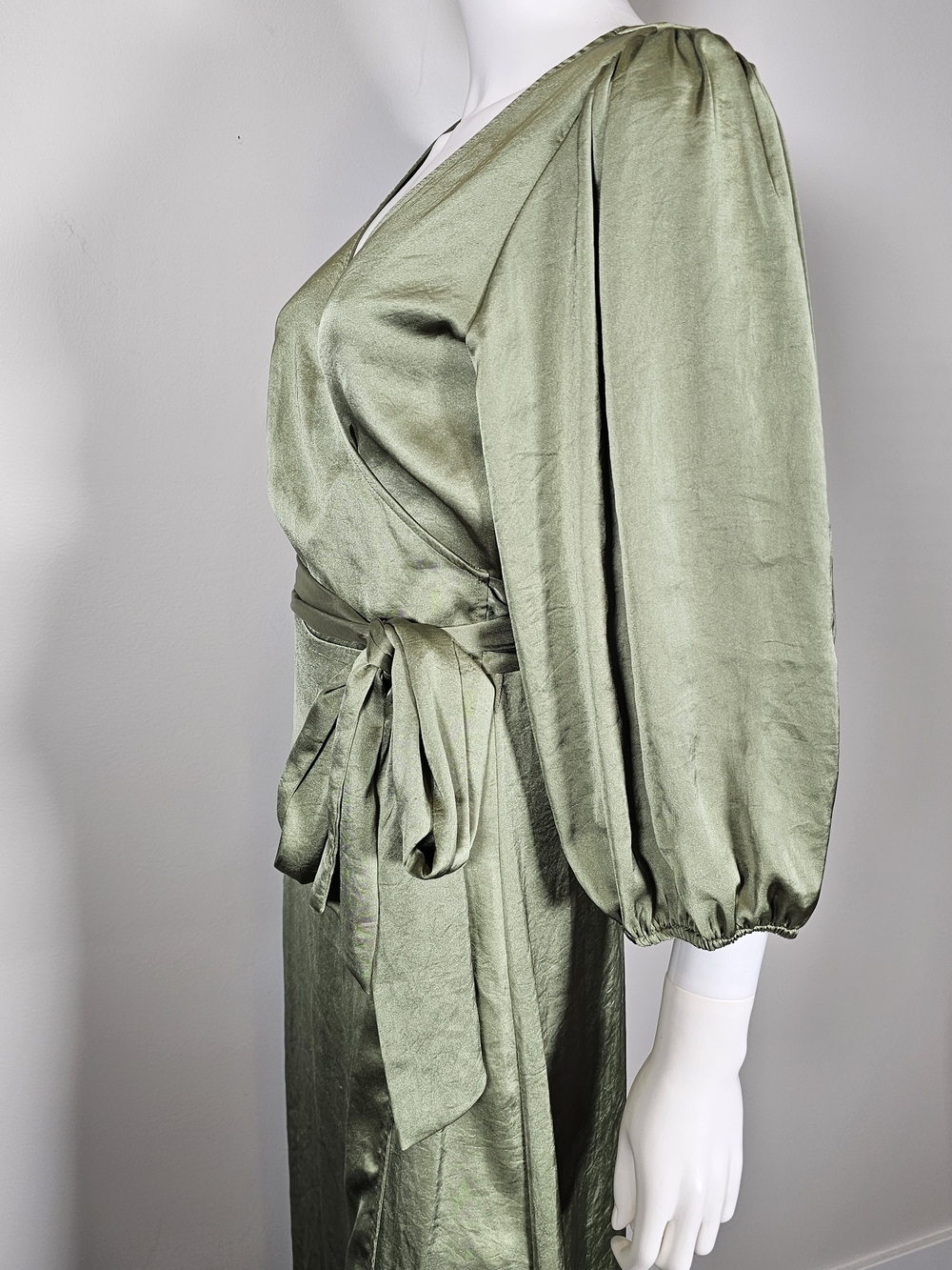 Little Moon Aritzia Olive Satin Wrap Midi Dress with Puff Sleeves Sz M - Picture 7 of 10